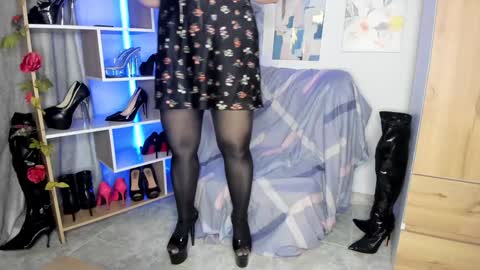 Mia Bellatrix online show from 01.14.25