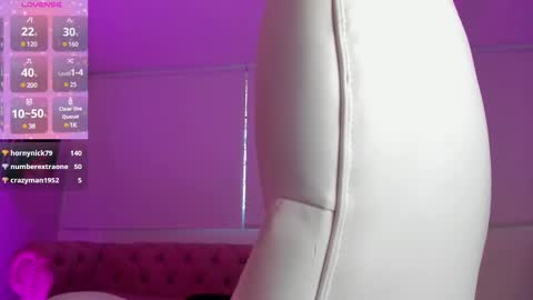 Snapshot of mia_bonneett chatting on 02.20.25 online show from 02.20.25