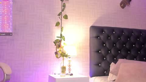 Snapshot of mia_bonneett chatting on 03.07.25 online show from 03.07.25