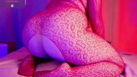 Snapshot of mia_bonneett chatting on 09.20.25   online show from 09.20.25