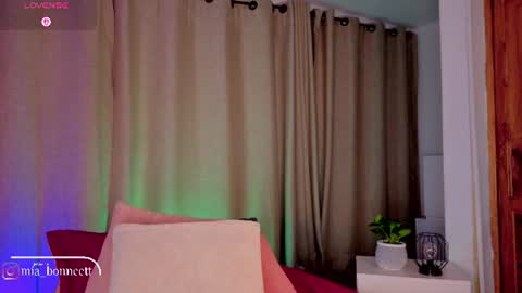 Snapshot of mia_bonneett chatting on 07.12.26 online show from 07.12.26