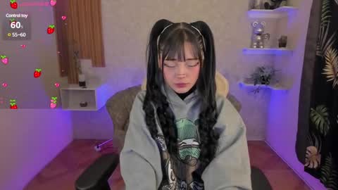 Snapshot of mia_cat05 chatting on 01.08.25 Mia online show from 01.08.25
