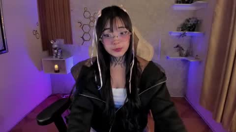 Snapshot of mia_cat05 chatting on 09.21.25 Mia online show from 09.21.25
