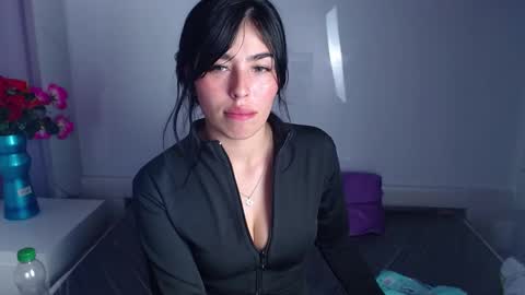 mia_charlothe online show from 12.12.24