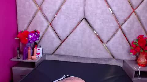 mia_charlothe online show from 03.04.25