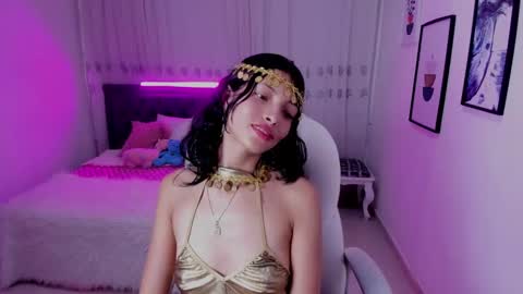 Snapshot of mia_clay1 chatting on 11.10.25 Mia online show from 11.10.25