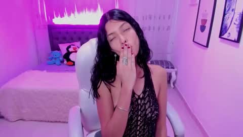 Snapshot of mia_clay1 chatting on 11.28.25 Mia online show from 11.28.25