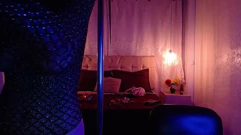 Snapshot of mia_collens_ chatting on 01.04.25 MIA online show from 01.04.25