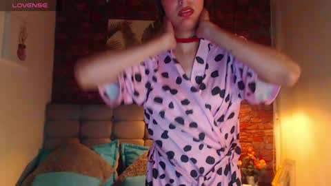 Snapshot of mia_collens_ chatting on 01.06.25 MIA online show from 01.06.25