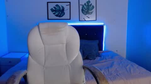 Snapshot of mia_collens_ chatting on 11.07.25 MIA online show from 11.07.25