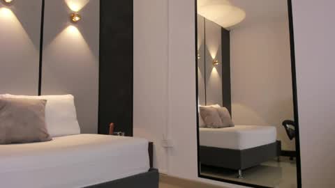 M I A  online show from 04.10.26