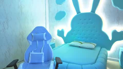 Mia Cuttee online show from 11.06.25