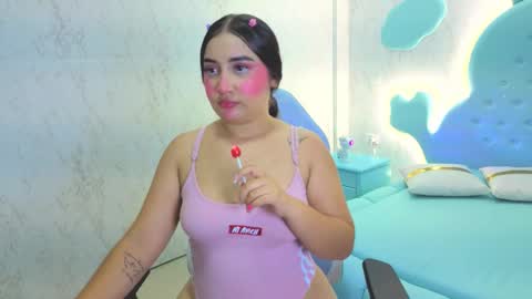 Mia Cuttee online show from 11.11.25