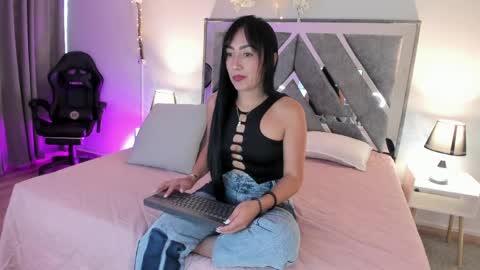 Snapshot of mia_davis__ chatting on 05.27.26 mia_davis__ online show from 05.27.26