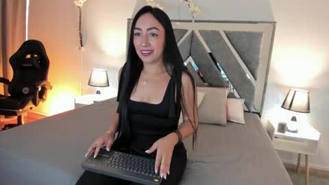 Snapshot of mia_davis__ chatting on 05.29.26 mia_davis__ online show from 05.29.26