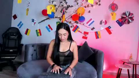 mia_davis__ online show from 06.18.26
