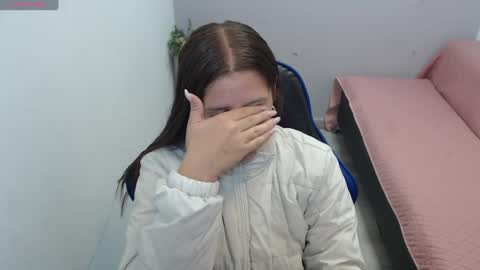 Mia online show from 09.09.25