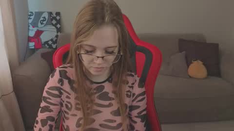 Snapshot of mia_dixson chatting on 10.05.25 Mia online show from 10.05.25