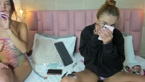 Snapshot of mia_dolls_ chatting on 04.10.26 Mia x2 online show from 04.10.26