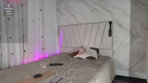 Snapshot of mia_elan__ chatting on 11.21.25 mia elan online show from 11.21.25