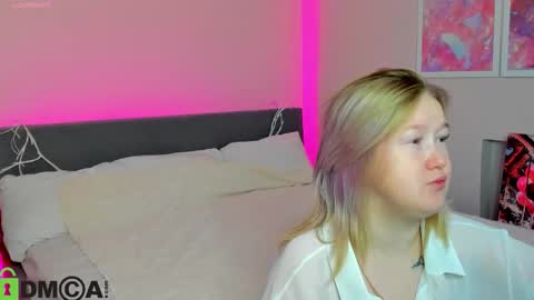 Mia online show from 10.13.25