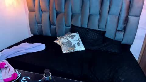 mia_ferrer18 online show from 07.28.26