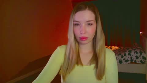 Snapshot of mia_fleur_ chatting on 02.09.25 Mia online show from 02.09.25