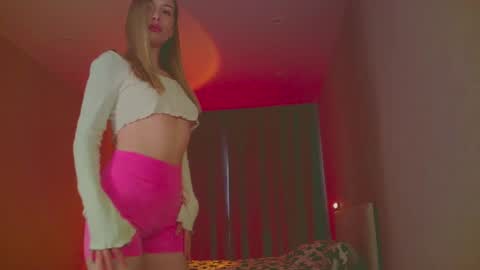 Snapshot of mia_fleur_ chatting on 03.11.25 Mia online show from 03.11.25