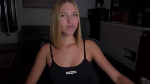 mia_floo online show from 09.25.25