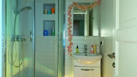 Mia online show from 02.28.25