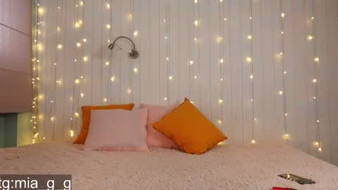 Mia online show from 09.10.25