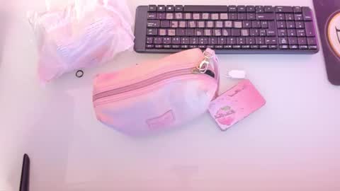 Snapshot of mia_jonnees chatting on 10.23.25 online show from 10.23.25