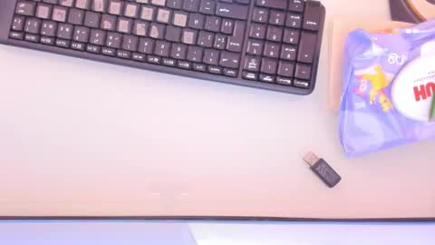 Snapshot of mia_jonnees chatting on 10.25.25 online show from 10.25.25