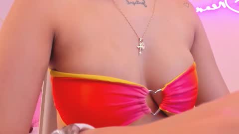 Snapshot of mia_jonnees chatting on 10.30.25 online show from 10.30.25