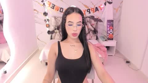 Snapshot of mia_jonnees chatting on 10.31.25 online show from 10.31.25