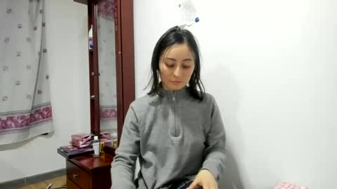 mia kaneee online show from 12.16.24