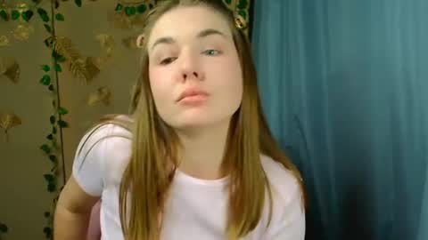 Snapshot of mia_lemm chatting on 06.19.26 mia_lemm online show from 06.19.26