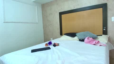 Snapshot of mia_lopez52 chatting on 12.31.24 MIALOPEZ . Y . online show from 12.31.24