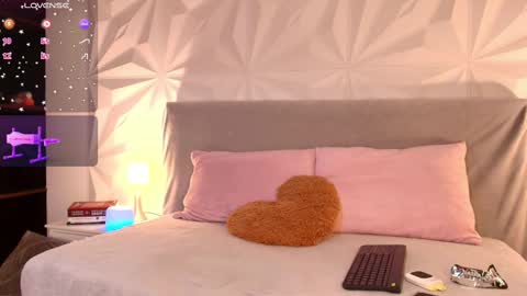 Mia online show from 10.23.25