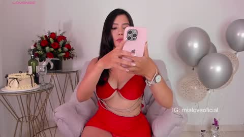 MIA LOVE   online show from 01.24.25