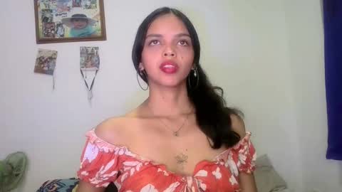 Snapshot of mia_lucy_21 chatting on 12.05.25 mia lucy 21 online show from 12.05.25