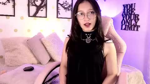 Snapshot of mia_luna0 chatting on 07.06.26 Mia online show from 07.06.26
