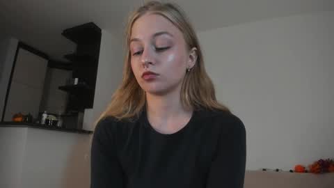 Snapshot of mia_meows chatting on 10.16.25 Mia here Appreciate your support online show from 10.16.25