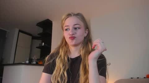 Snapshot of mia_meows chatting on 10.18.25 Mia here Appreciate your support online show from 10.18.25