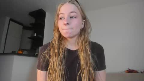 Snapshot of mia_meows chatting on 10.27.25 Mia here Appreciate your support online show from 10.27.25