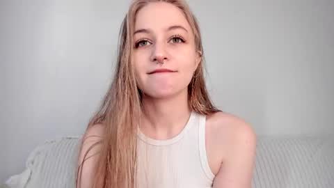 Snapshot of mia_meows chatting on 04.26.26 Mia here Appreciate your support online show from 04.26.26