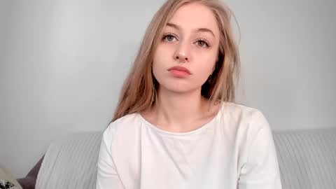 Snapshot of mia_meows chatting on 04.27.26 Mia here Appreciate your support online show from 04.27.26