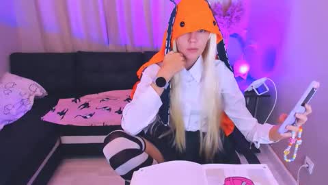 Snapshot of mia_meowxkiss chatting on 10.01.25 mia_meowxkiss online show from 10.01.25