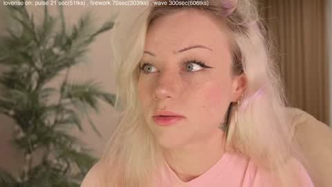 Snapshot of mia_milagros chatting on 11.04.25 mia_milagros online show from 11.04.25