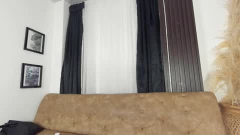 MiaMiller online show from 02.02.26